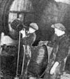 Оклейка вина вручную, 1948 г.