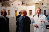 Президент России В.Путин и директор «МАССАНДРЫ» Н.Бойко на территории завода.